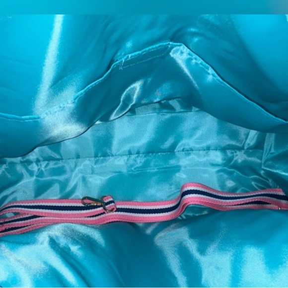 New Lilly Pulitzer Overnight Bag in Lilly’s Road-trip Print - Picture 5 of 6